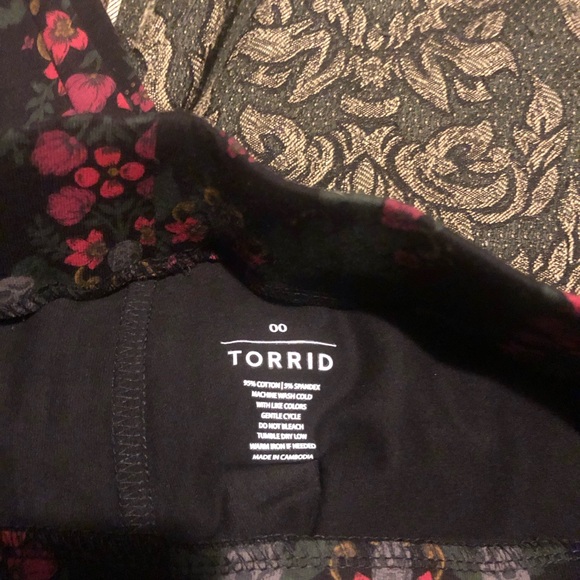 NWOT TORRID Skull and Floral Damask Leggings Sz 00 10 12 L - Picture 4 of 6